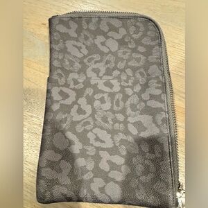 Erin Condren Leopard Softbound Zipper Folio – Gray Tone-on-Tone NWOT 5”X 8”